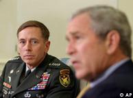 بوش با ژنرال پتریوس درباره‌ی اوضاع عراق رایزنی می‌کند. (۲۳ آپریل سال ۲۰۰۷)