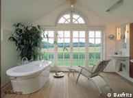 El cuarto de baño de una casa que protege el medio ambiente