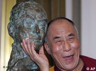 The Dalai Lama with a bust of himself in Münster