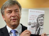 Klaus Wowereit holds autobiography