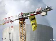 Protesta contra Vattenfall: La energía limpia de centrales carboeléctricas es un mito, según Greepeace.