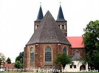 خلو الكنائس من المصلين في ألمانيا يؤذن بتحويلها إلى صالات احتفال  0,,2813311_1,00