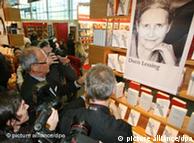 Tomó por sorpresa al mundo editorial la designación del Nobel a Doris Lessing. 