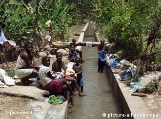 Canal de irrigação no Haiti, construído pela organização alemã Deutsche Welthungerhilfe
