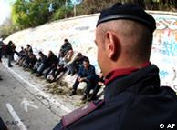پولیس ایتالیا گروه 26 نفری قاچاق انسان را دستگیر کرد