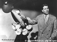 Von Braun explica o funcionamento de um foguete num filme da Disney