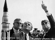 Wernher v. Braun and US President John F. Kennedy pointing at rocket in Cape Canaveral, Florida