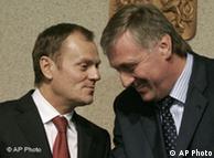 Polish Prime Minister Donald Tusk, left,  talks with his Czech counterpart Mirek Topolanek
