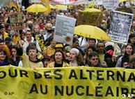 فرانس ميں تحفظ ماحول کے حاميوں کا ايٹمی توانائی کے خلاف مظاہرہ