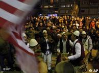 Kosovarët duke festuar shpalljen e pavarësisë