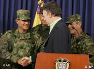 Oficiales del ejército de Colombia anuncian la muerte de líder de las FARC.