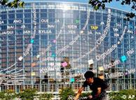 Edificio del Parlamento Europeo en Estrasburgo engalanado para el 50 aniversario.