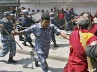Forte repressão policial a protestos no Tibete em 2008