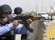 Iraqi police takes a defensive position in Basra