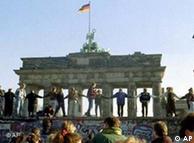 Ao amanhecer de 10 de novembro de 1989, o Muro de Berlim tinha seus dias contados