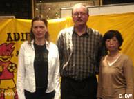 组织人员合影，从左至右，桑德拉·杜什·西尔娃，科隆德国工会联盟主席沃夫冈·于伦伯格·冯·达文博士和黄月媚女士
