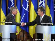 Генсек НАТО Яап де Хооп Схеффер и президент Украины Виктор Ющенко