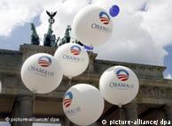 Obama balloons in front of the Brandenburg Gate