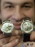 Moedas de 5 marcos alemães em relógios. Quase 14 bilhões ainda não foram trocados