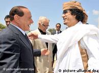 Italian Prime Minister Silvio Berlusconi (L) talks with Libyan leader Muammar Gaddafi in Benghazi, Libya 30 August 2008. 