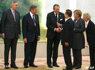 H καγκελάριος Μέρκελ με τον πρωθυπουργό της Κίνας Γουέν Ζαμπάο και Γερμανούς επιχειρηματίες στο Πεκίνο  
