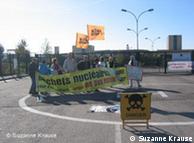 Перед лабораторией в Бюре - демонстрация протеста
