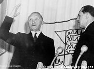 Dengan 1 suara lebih, parlemen Jerman mengukuhkan Konrad Adenauer sebagai kanselir pertama. Mantan walikota Köln yang pernah disekap Nazi di penjara ini merupakan  anggota Partai Uni Demokrat Kristen (CDU). Sukses terbesarnya adalah keputusannya memasukkan Jerman ke aliansi Barat, sosialisasi pasar, menolak paham komunisme dan keputusan tentang ibukota negara Bonn. Adenauer terpilih kembali sebagai kanselir sebanyak tiga kali (1953, 1957, 1961).