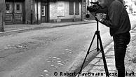 Ο Ζίγκμπεργκ Σέφκε καταγράφει στην κάμερα την παρακμή των πόλεων στη DDR το 1980