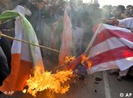 Πακιστανοί ισλαμιστές καίνε τη αμερικανική σημαία