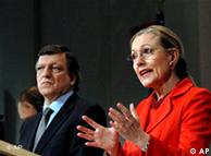 Benita Ferrero-Waldner (dcha.) y José Manuel Barroso.