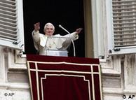 Решението на папата предизвика остра критика
