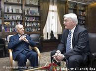 Ο κ. Σταϊνμάιερ με τον Ισραηλινό πρόεδρο Σιμόν Πέρες.