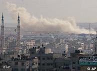 Rauch über Gaza-Stadt nach einem israelischen Bombardement  (Foto: AP) 
