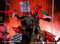 Turks wave flags to welcome Prime Minister Erdogan