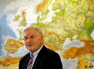 Foreign Minister Frank-Walter Steinmeier in front of a map of Europe.