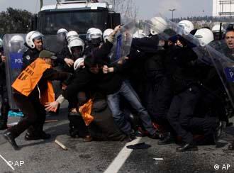 Polícia turca agiu duro contra manifestantes