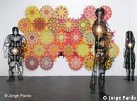 Esculturas de frágiles fragmentos de vidrio de Jorge Pardo en 