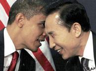 Presiden AS Barack Obama (kiri) bersama Presiden Korea Selatan Lee Myung-bak pada KTT G-20 bulan April lalu di London