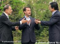The EU's Javier Solana and Jose Manuel Barroso talking to Dmitry Medvedev