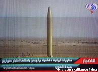 عکس موشک شهاب ۳، برگرفته از شبکه‌ی ایرانی تلویزیونی الاخبار در ماه ژوئیه‌ی ۲۰۰۸. این موشک بردی حدود ۲۰۰۰ کیلومتر دارد.