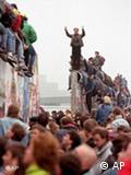 Berlinasit  festojnë rënien e murit