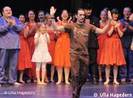 Una larga ovación recibió a los bailarines, artistas y al coreógrafo mexicano, Miguel Angel Zermeño.  