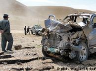 غیر از تهدیدات مستقیم طالبان، مسافران با خطر بمب های کنار جاده یی نیز مواجه هستند.