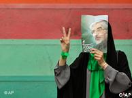 An Iranian demostrator holding up a picture of Moussawi