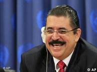 El presidente de Honduras, Manuel Zelaya, en conferencia de prensa en la ONU en New York. (30 de junio de 2009).