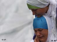 Lágrimas en el Centro de Conmemoración de Potocari, cerca de Srebrenica, este 11 de julio de 2009.