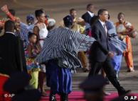 Η οικογένεια Ομπάμα στην τιμητική τελετή στο αεροδρόμιο