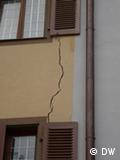 A two-centimeter-wide crack runs down the outer facade of a building