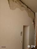 A crack about ten centimeters wide in the wall has caused chunks of plaster to fall off