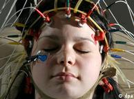 إشارة الدماغ الكهربائية مستخدمة في التشخيص الطبي في المستشفيات  والعيادات الطبية